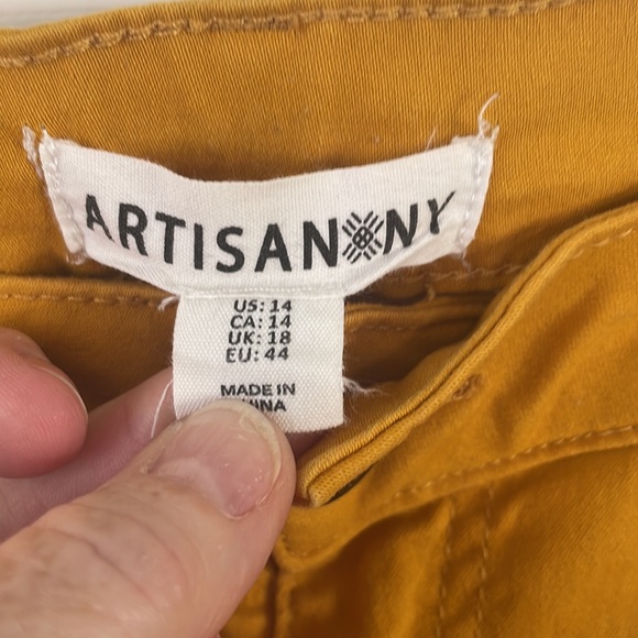 Artisan NY Gold Jeans - Picture 2 of 4